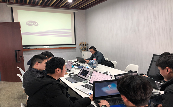 公司定期組織產(chǎn)品會(huì)議